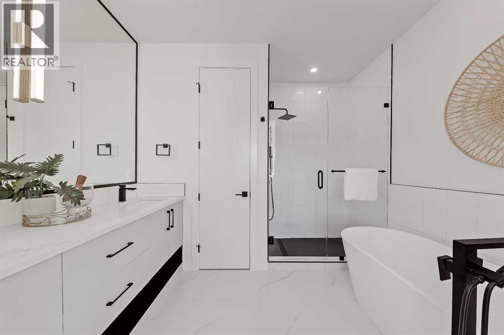 8136 47 Avenue Nw, Calgary, AB - Indoor Photo Showing Other Room