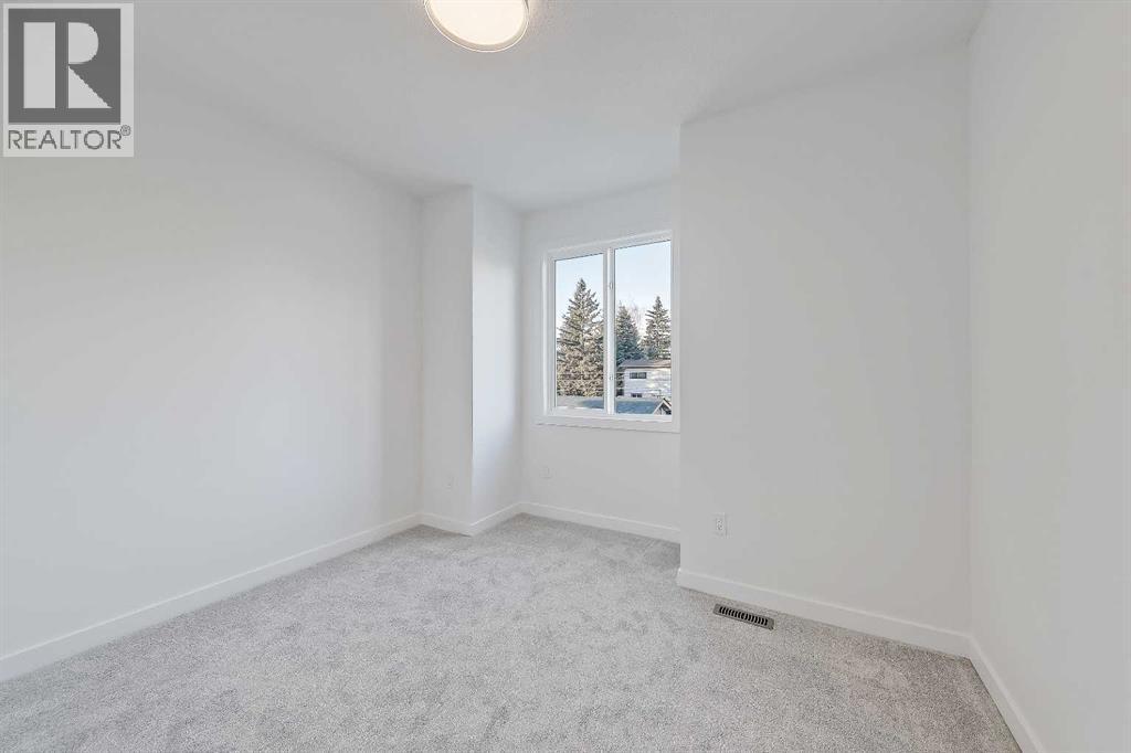 8136 47 Avenue Nw, Calgary, AB - Indoor Photo Showing Other Room