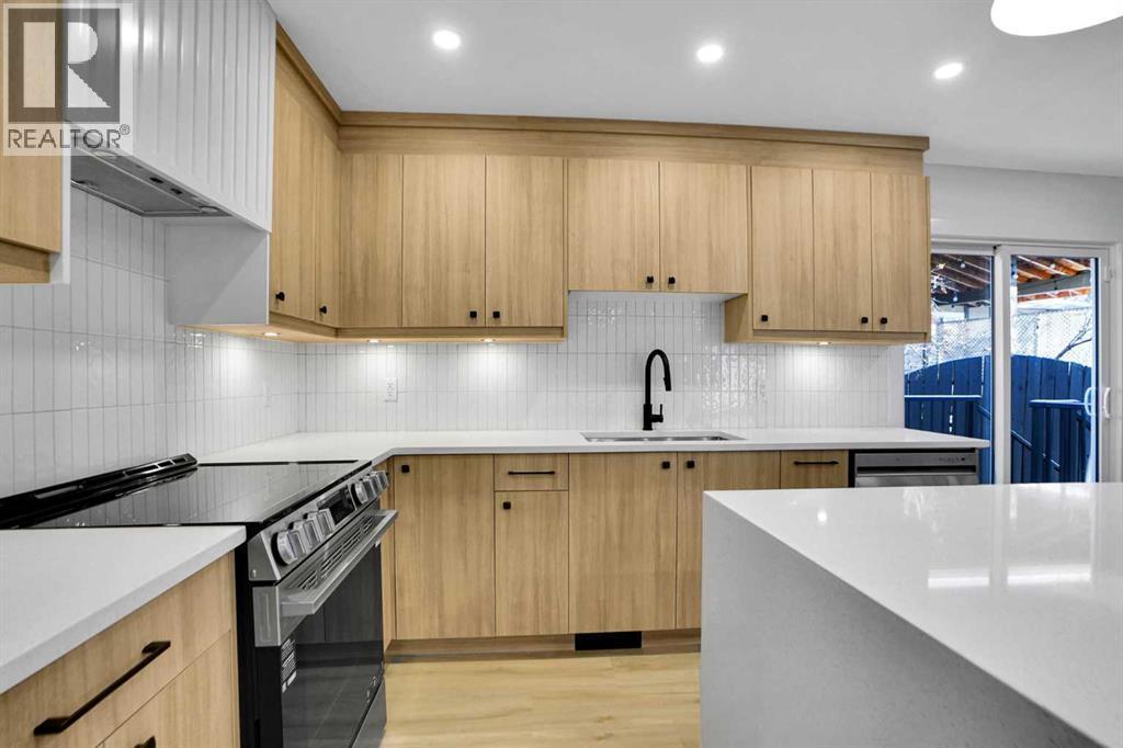 77 Ferncliff Crescent Se, Calgary, AB - Indoor Photo Showing Kitchen With Upgraded Kitchen