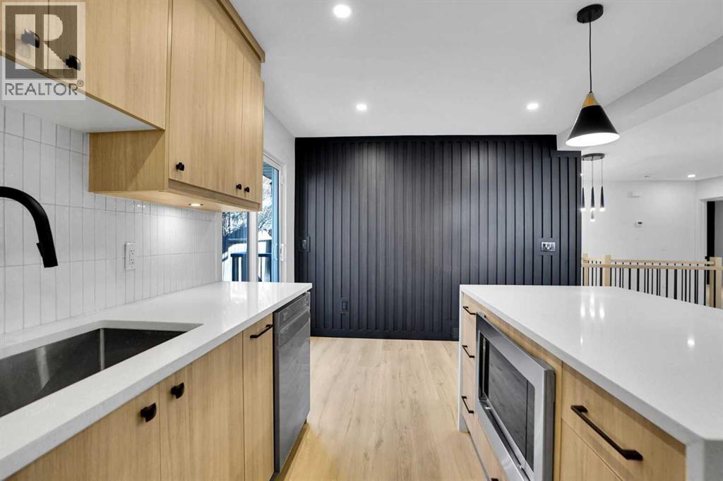 77 Ferncliff Crescent Se, Calgary, AB - Indoor Photo Showing Kitchen