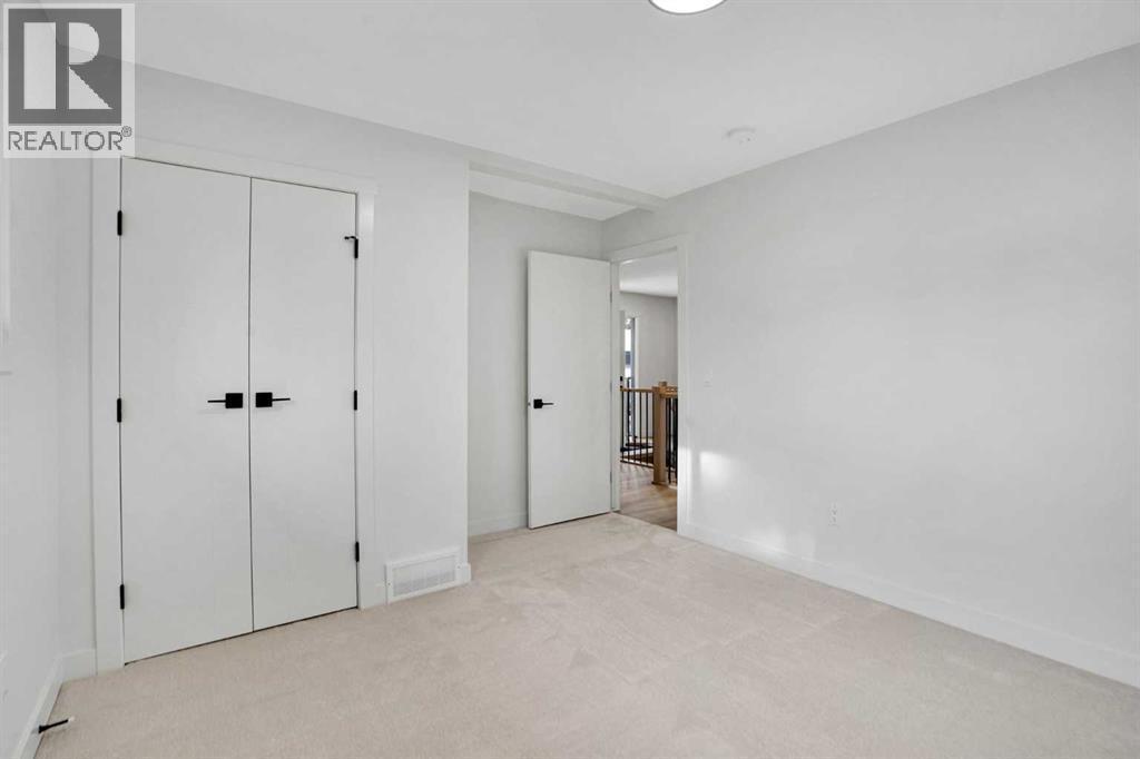 77 Ferncliff Crescent Se, Calgary, AB - Indoor Photo Showing Other Room