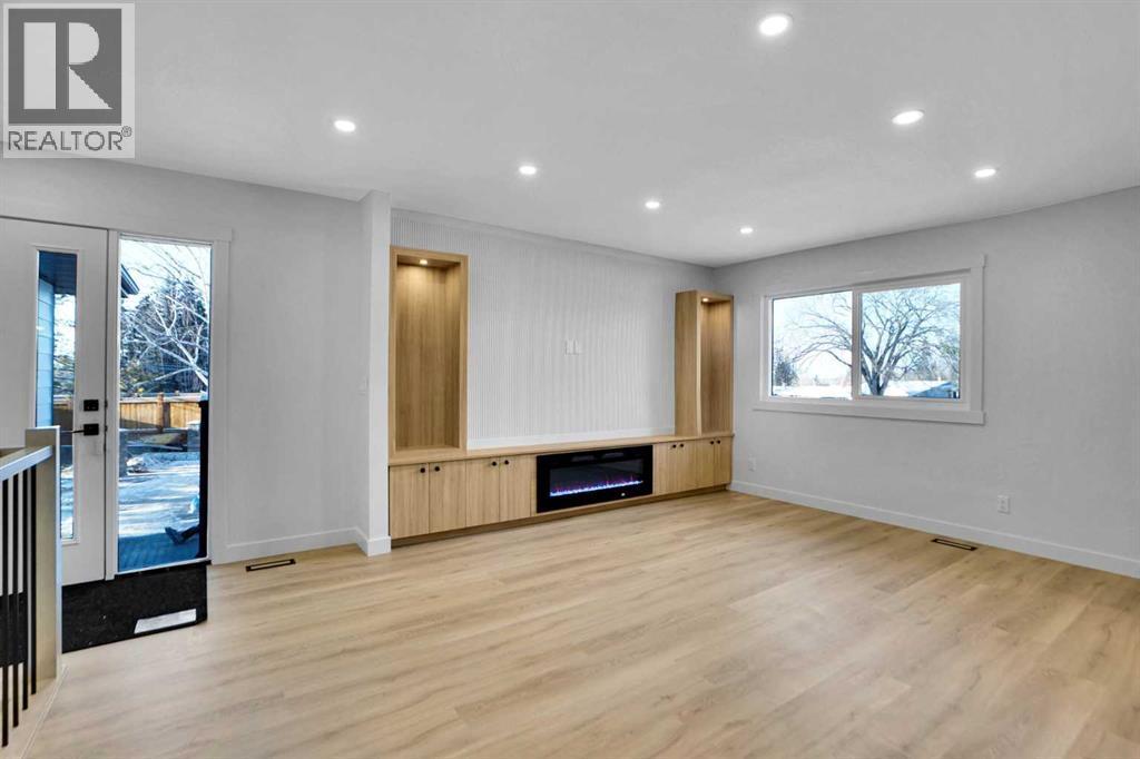 77 Ferncliff Crescent Se, Calgary, AB - Indoor Photo Showing Other Room