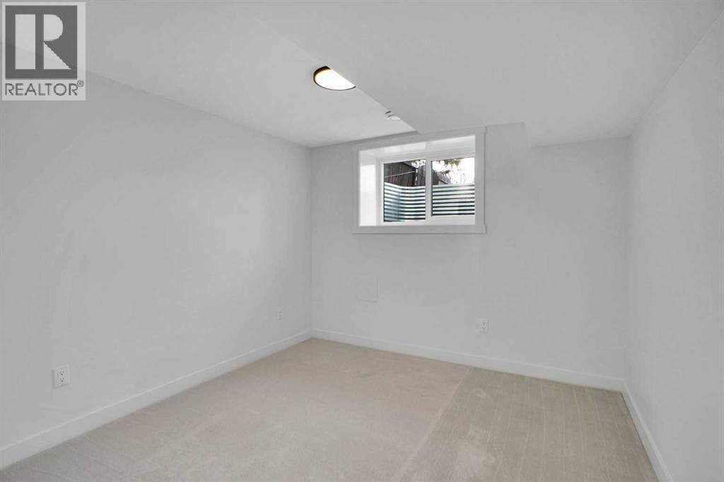 77 Ferncliff Crescent Se, Calgary, AB - Indoor Photo Showing Other Room