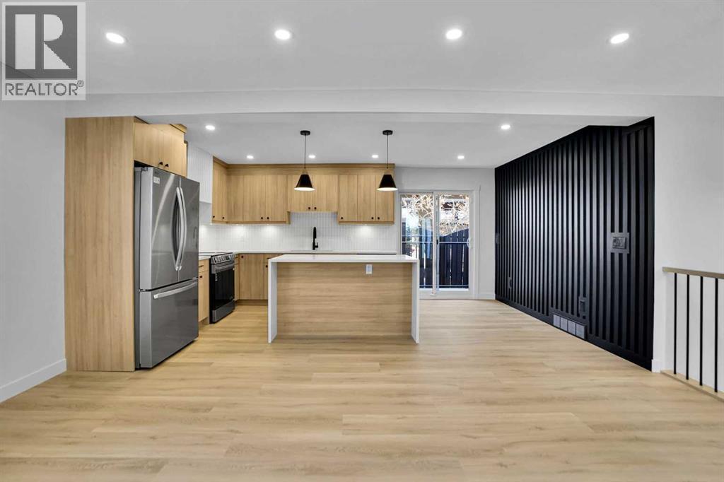 77 Ferncliff Crescent Se, Calgary, AB - Indoor Photo Showing Kitchen