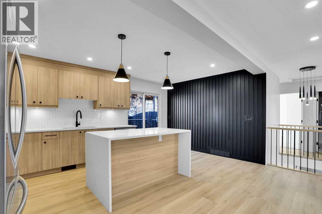 77 Ferncliff Crescent Se, Calgary, AB - Indoor Photo Showing Kitchen