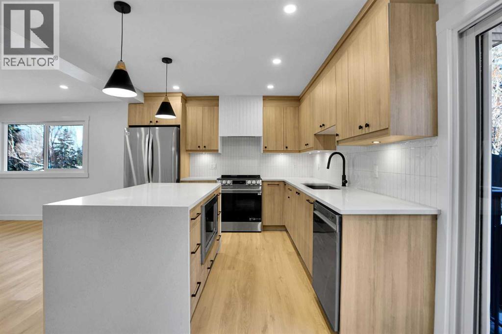 77 Ferncliff Crescent Se, Calgary, AB - Indoor Photo Showing Kitchen With Upgraded Kitchen