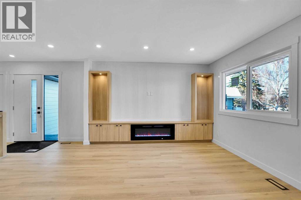 77 Ferncliff Crescent Se, Calgary, AB - Indoor Photo Showing Other Room