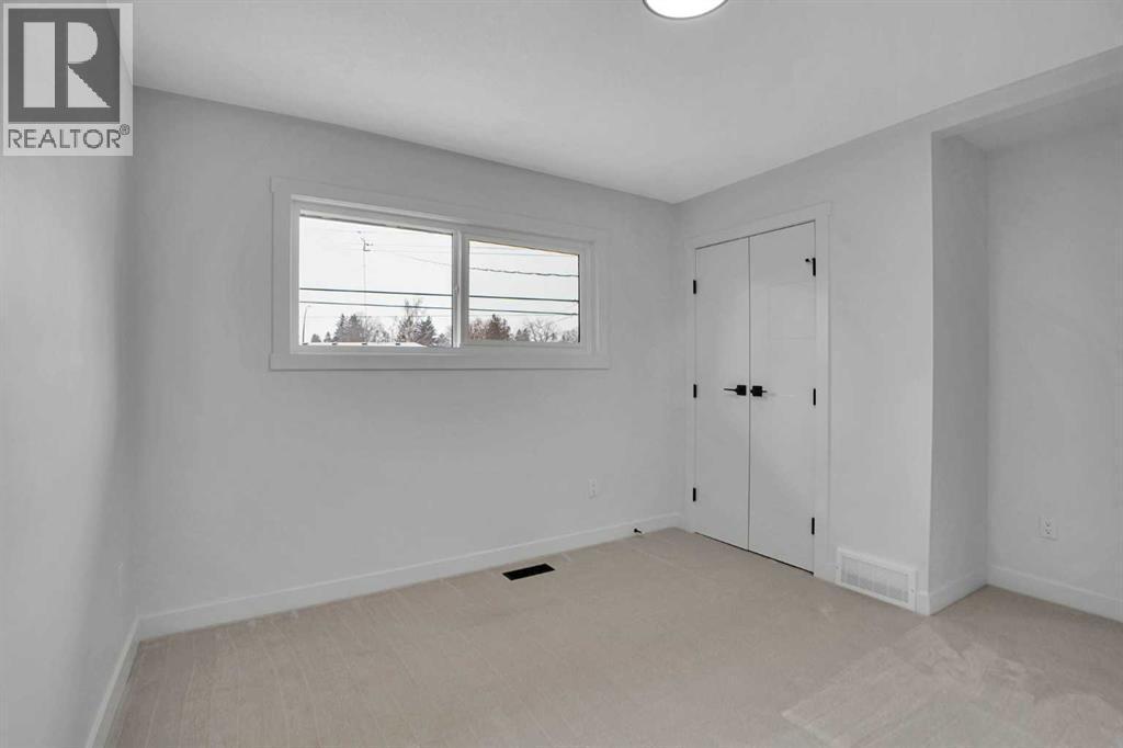77 Ferncliff Crescent Se, Calgary, AB - Indoor Photo Showing Other Room