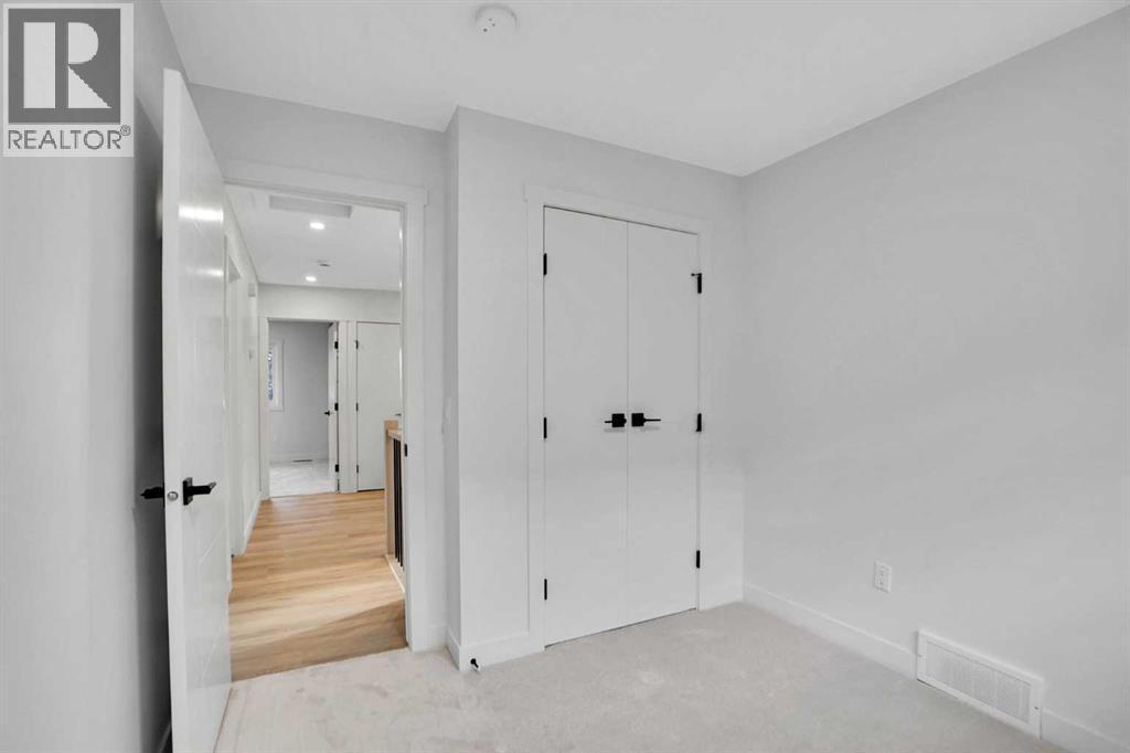 77 Ferncliff Crescent Se, Calgary, AB - Indoor Photo Showing Other Room