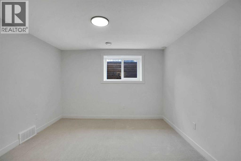 77 Ferncliff Crescent Se, Calgary, AB - Indoor Photo Showing Other Room