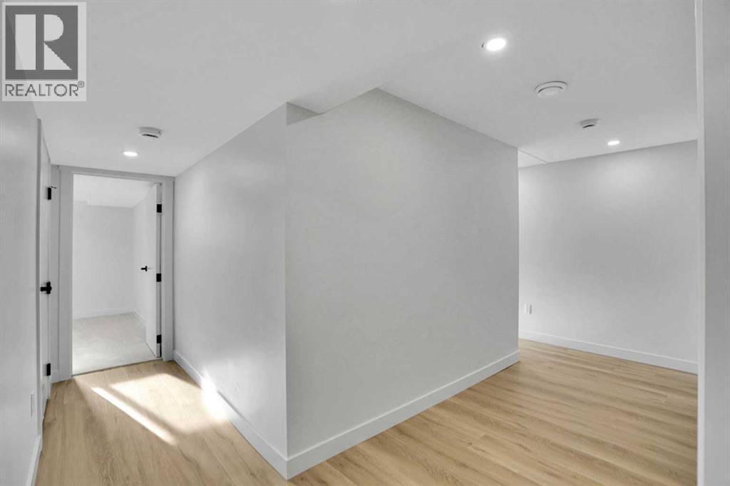 77 Ferncliff Crescent Se, Calgary, AB - Indoor Photo Showing Other Room