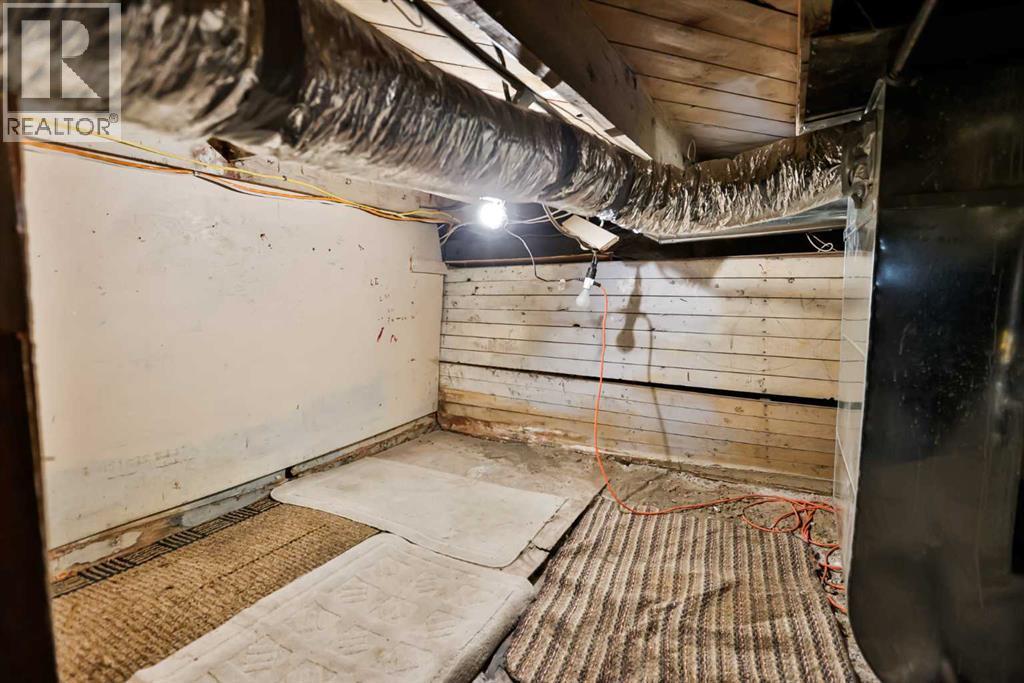 236 N 100 W, Raymond, AB - Indoor