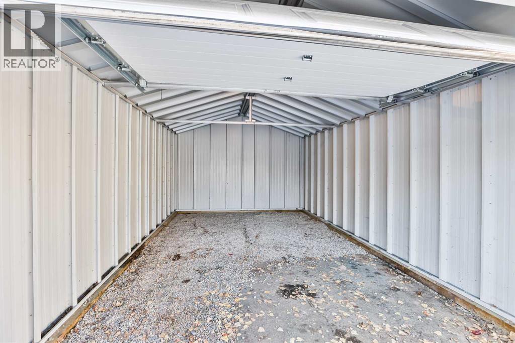 236 N 100 W, Raymond, AB - Indoor Photo Showing Garage