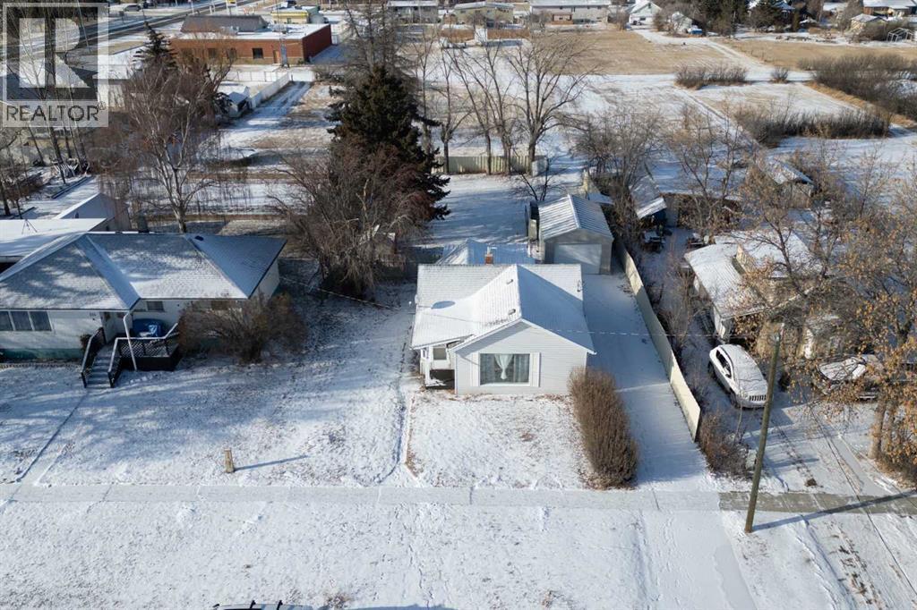 236 N 100 W, Raymond, AB - Outdoor