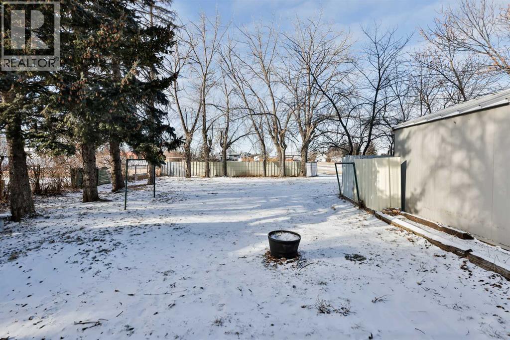 236 N 100 W, Raymond, AB - Outdoor