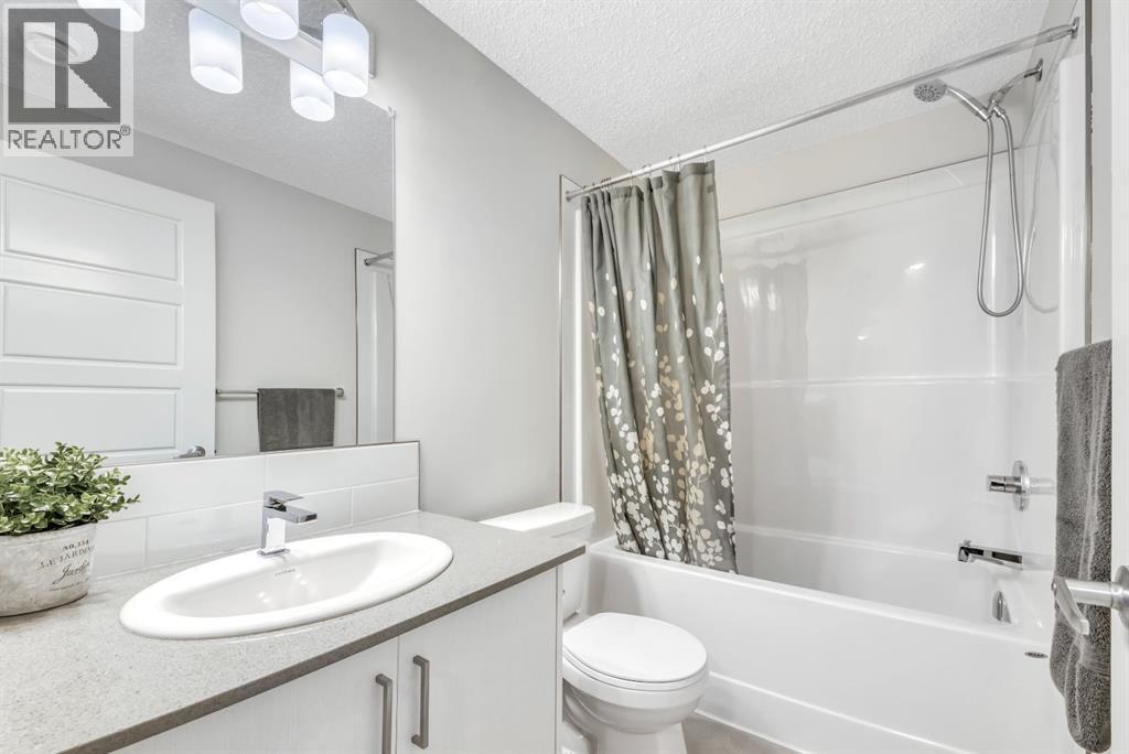 344 Cranbrook Square Se, Calgary, AB - Indoor Photo Showing Bathroom