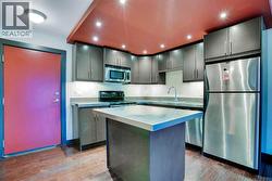 Bright,elegant Kitchen -