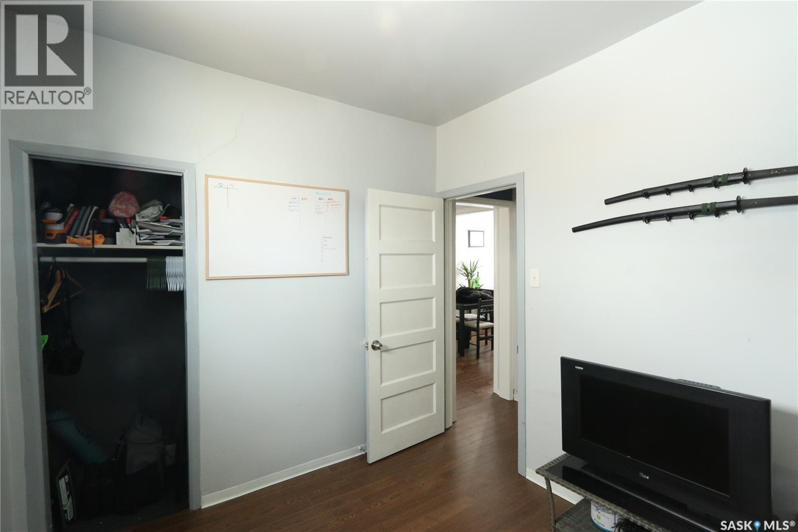 2305 Mcdonald Street, Regina, SK - Indoor
