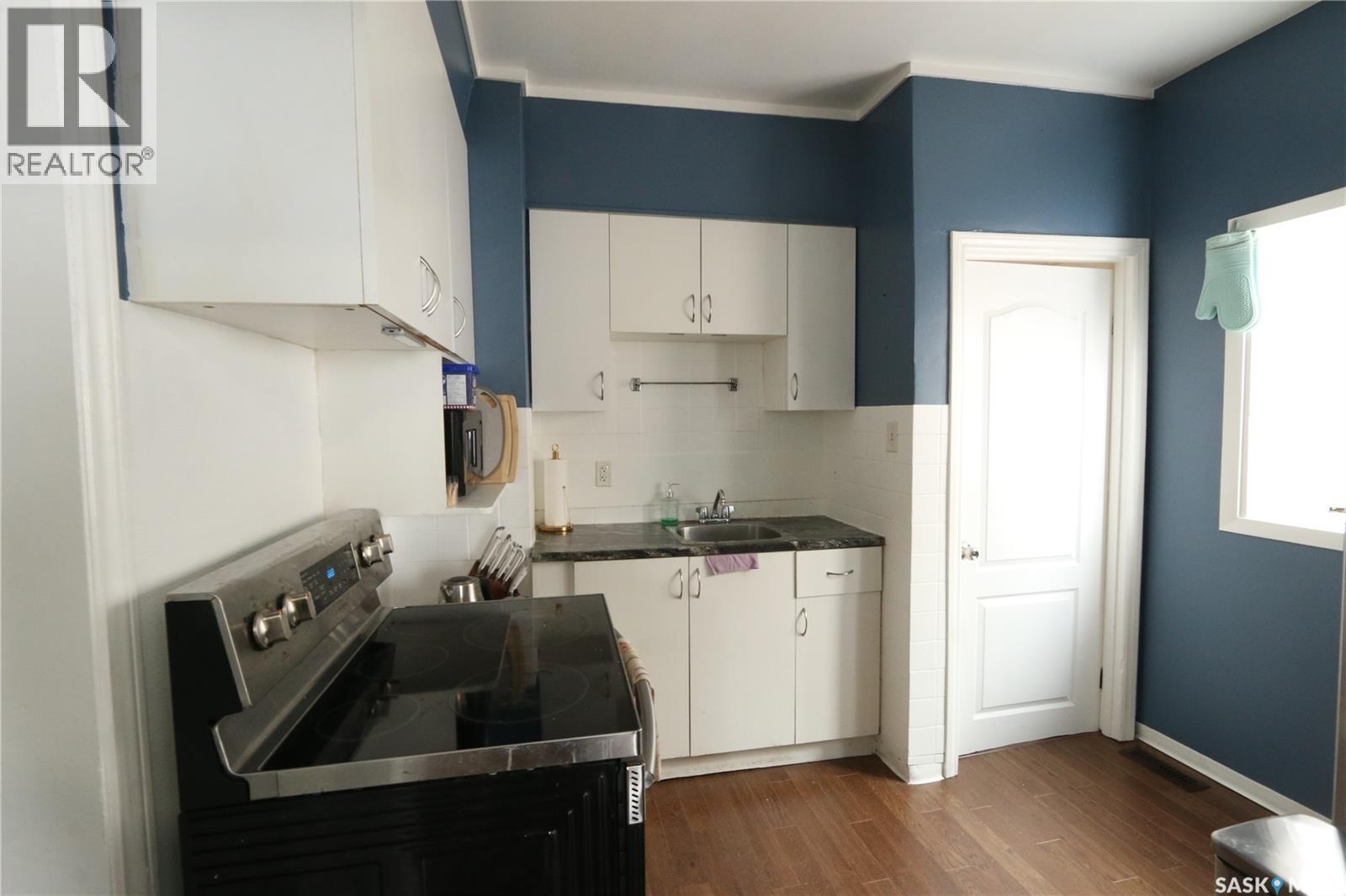 2305 Mcdonald Street, Regina, SK - Indoor