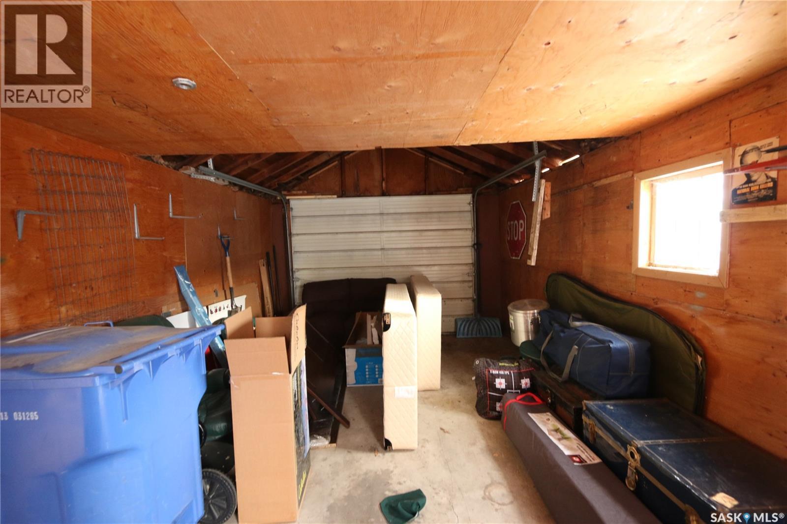 2305 Mcdonald Street, Regina, SK - Indoor