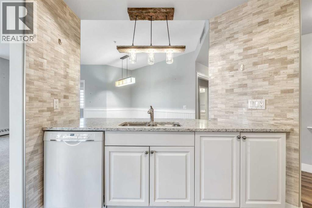 112, 43 Westlake Circle, Strathmore, AB - Indoor Photo Showing Kitchen With Double Sink