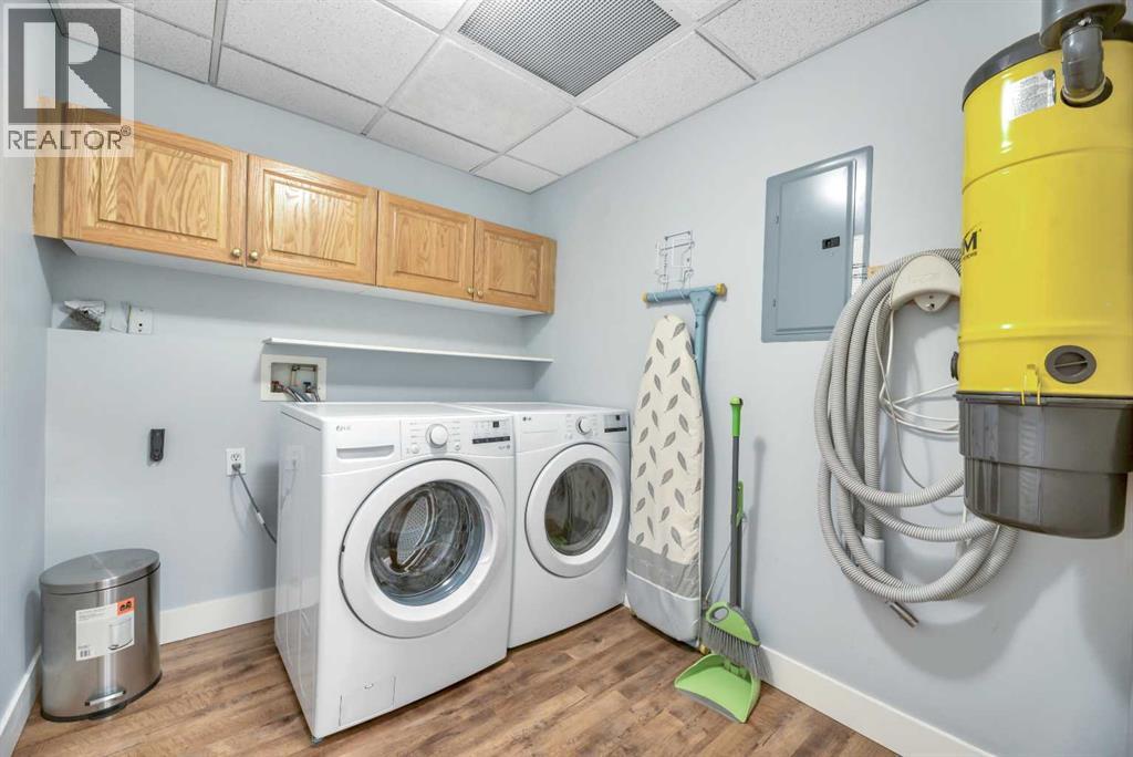 112, 43 Westlake Circle, Strathmore, AB - Indoor Photo Showing Laundry Room