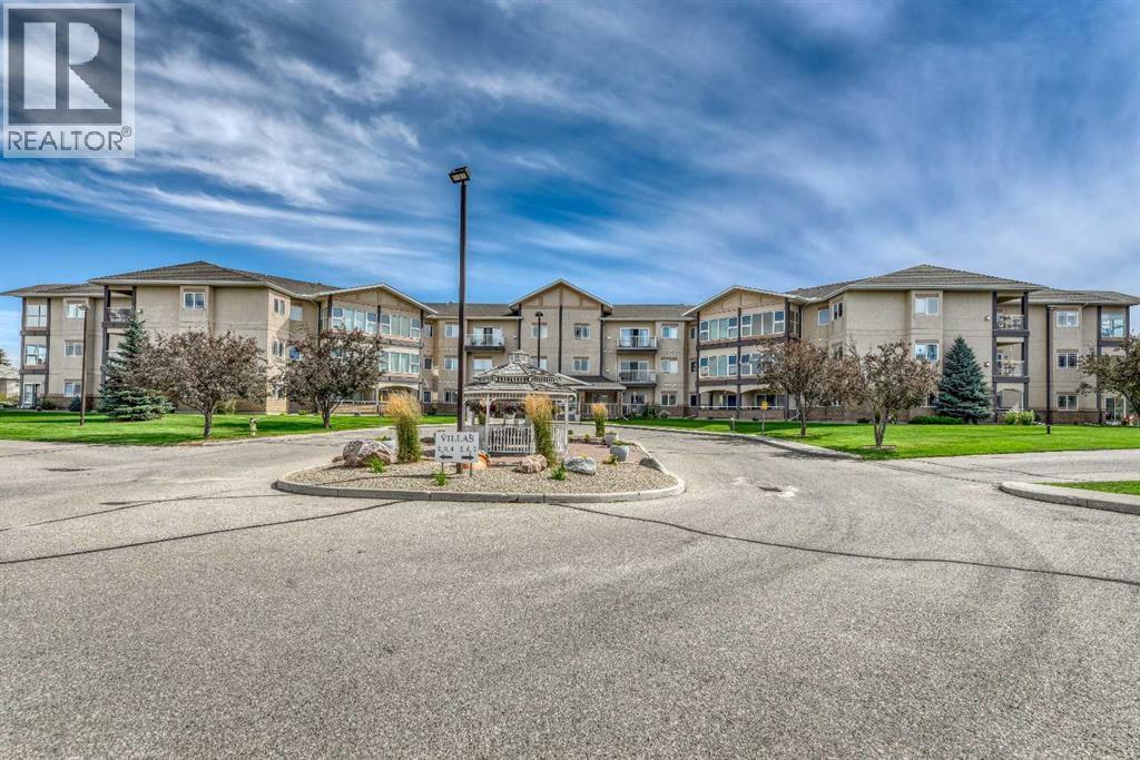 112, 43 Westlake Circle, Strathmore, AB - Outdoor With Facade