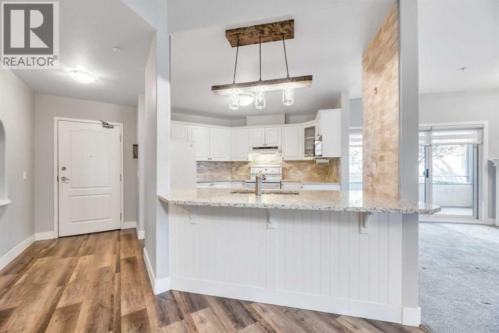 112, 43 Westlake Circle, Strathmore, AB - Indoor Photo Showing Kitchen With Upgraded Kitchen