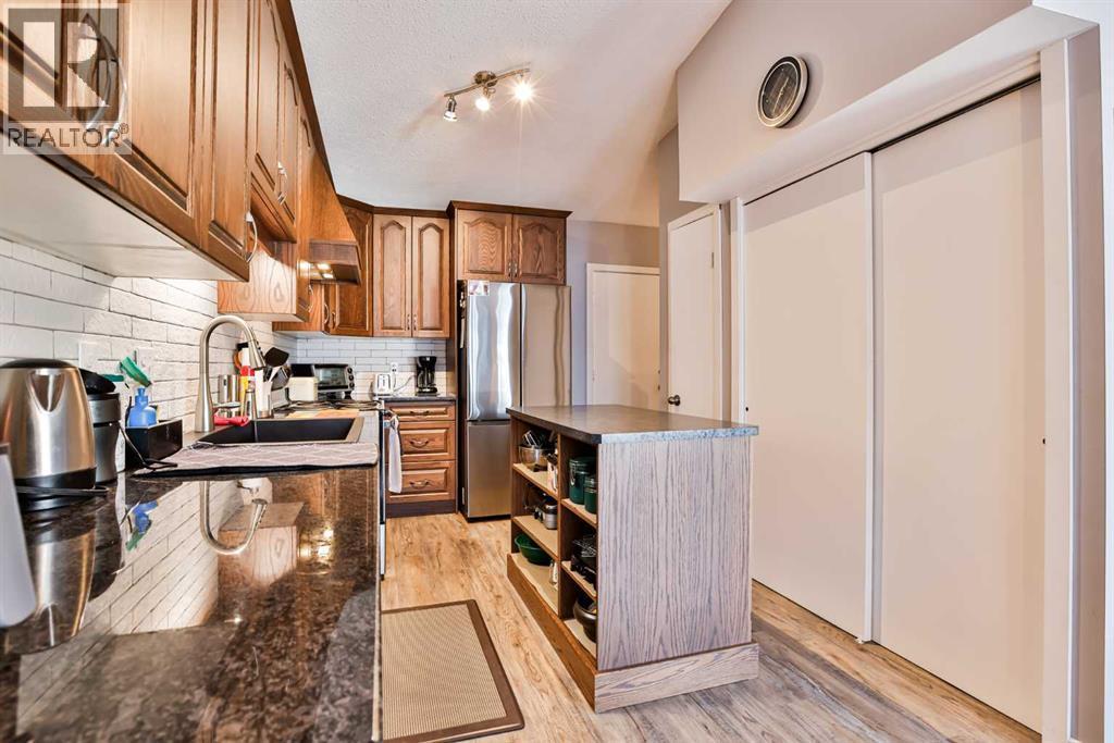 2, 135 Jerry Potts Boulevard W, Lethbridge, AB - Indoor Photo Showing Kitchen