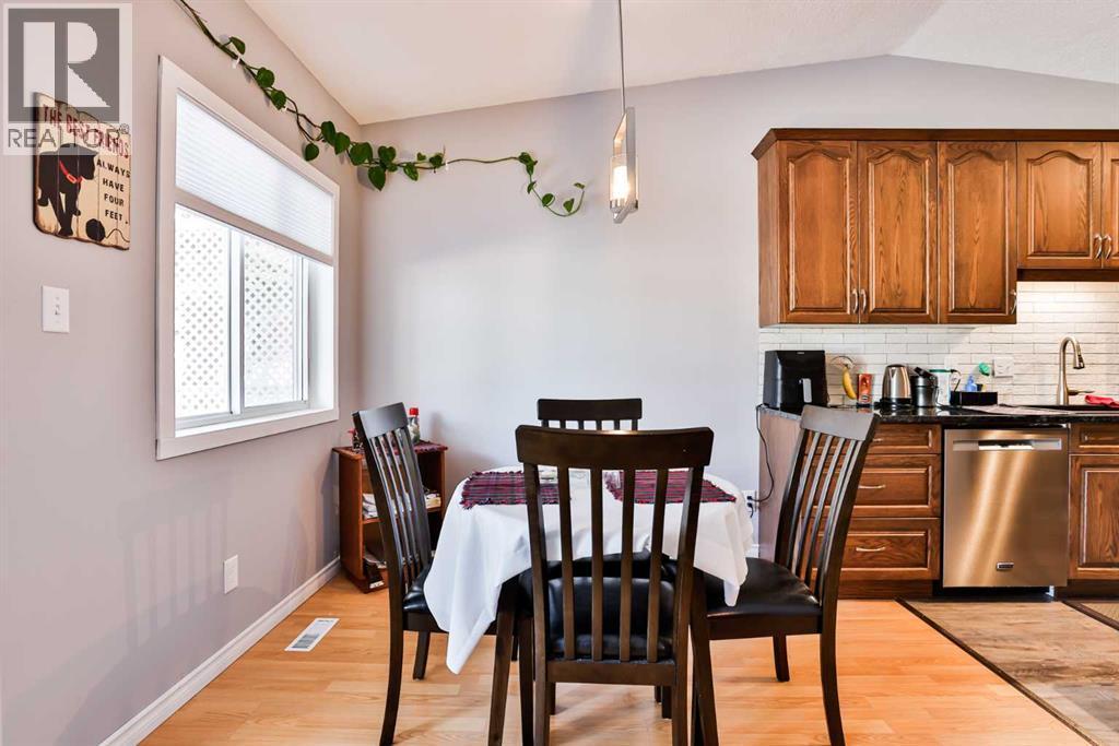 2, 135 Jerry Potts Boulevard W, Lethbridge, AB - Indoor Photo Showing Dining Room