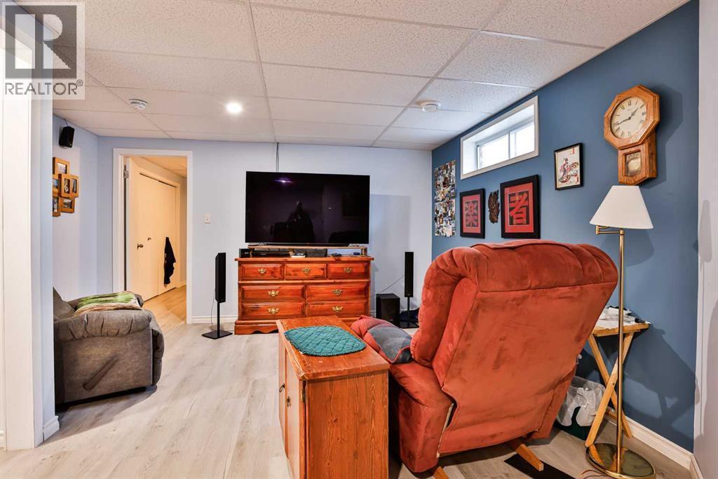 2, 135 Jerry Potts Boulevard W, Lethbridge, AB - Indoor