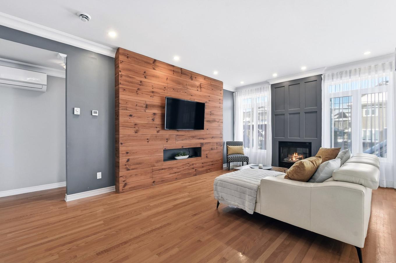 Salon - 55 Rue De Lavours, Terrebonne (Terrebonne), QC - Indoor Photo Showing Living Room With Fireplace