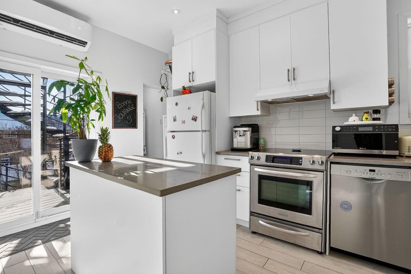 Kitchen - 576 Rue Osborne, Montréal (Verdun/Île-Des-Soeurs), QC - Indoor Photo Showing Kitchen