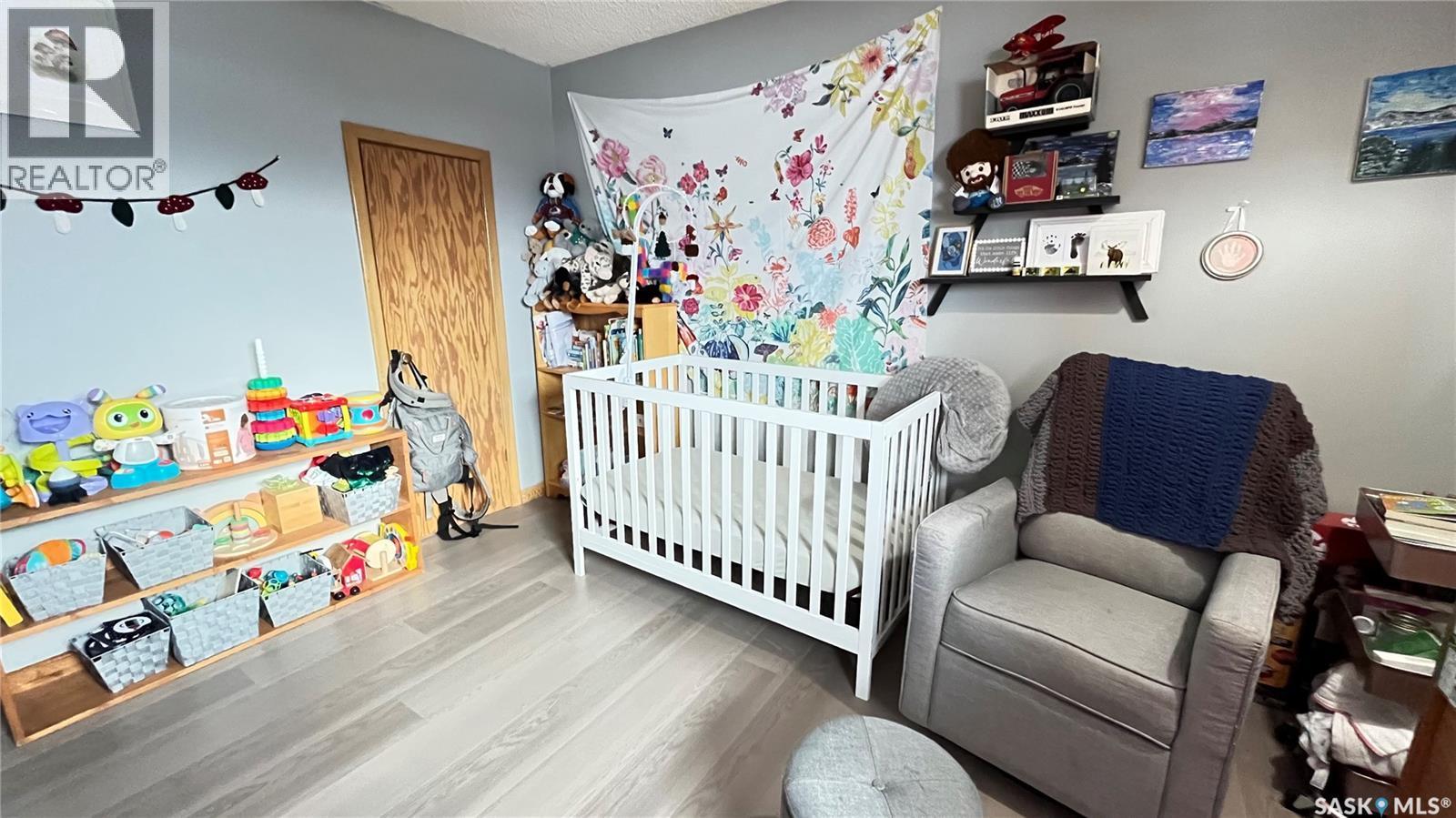 402 3Rd Avenue, Maple Creek, SK - Indoor Photo Showing Bedroom