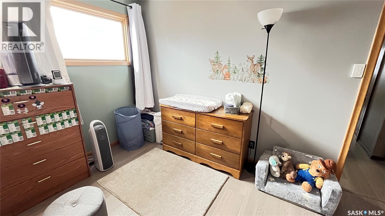 402 3Rd Avenue, Maple Creek, SK - Indoor