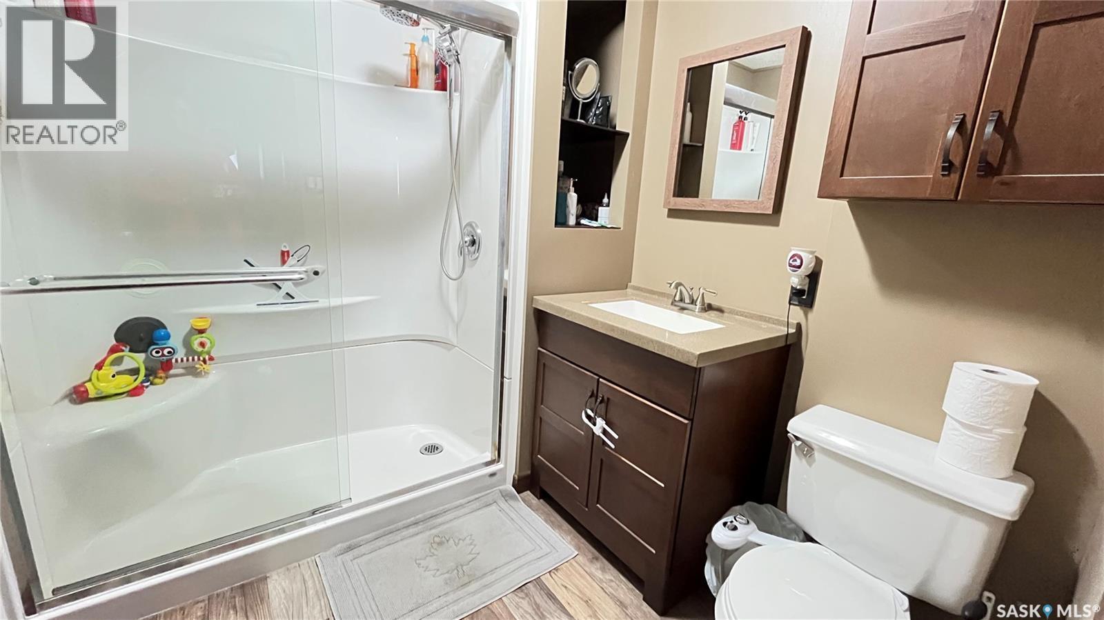 402 3Rd Avenue, Maple Creek, SK - Indoor Photo Showing Bathroom