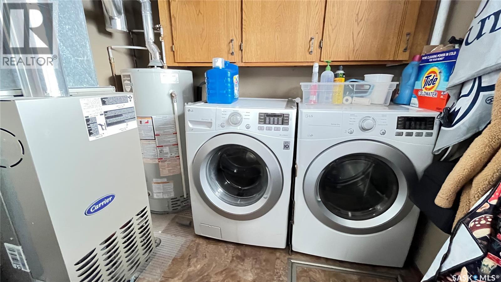 402 3Rd Avenue, Maple Creek, SK - Indoor Photo Showing Laundry Room