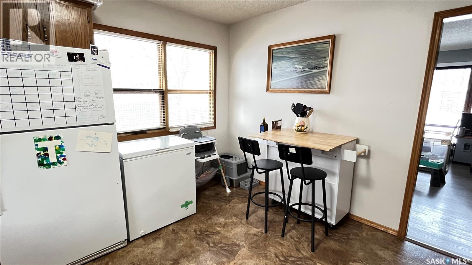 402 3Rd Avenue, Maple Creek, SK - Indoor