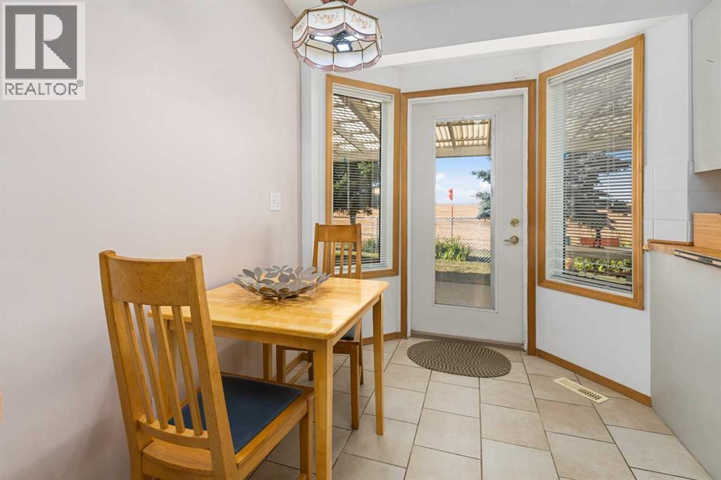 17, 1200 Milt Ford Lane, Carstairs, AB - Indoor Photo Showing Dining Room