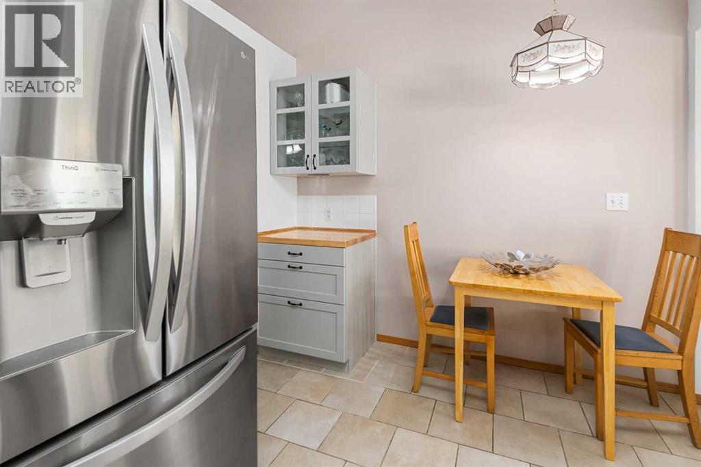 17, 1200 Milt Ford Lane, Carstairs, AB - Indoor Photo Showing Dining Room