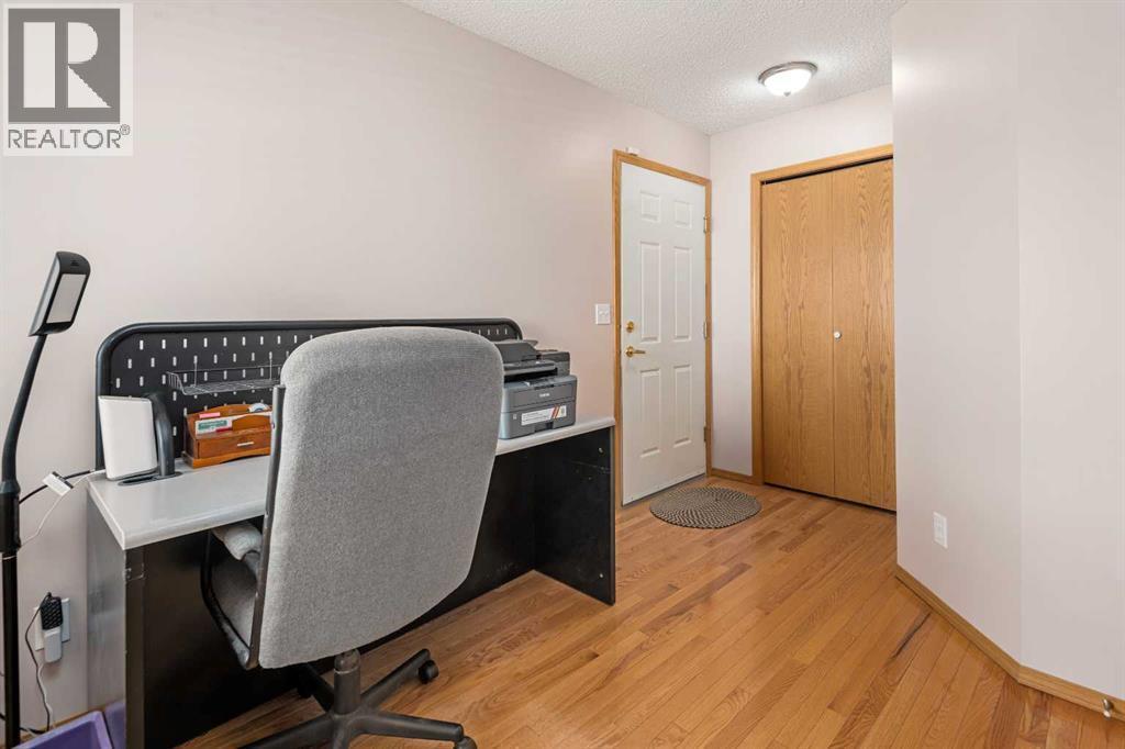 17, 1200 Milt Ford Lane, Carstairs, AB - Indoor Photo Showing Office