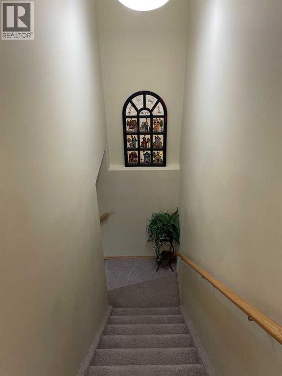 37 Terrace Green Ne, Medicine Hat, AB - Indoor Photo Showing Other Room