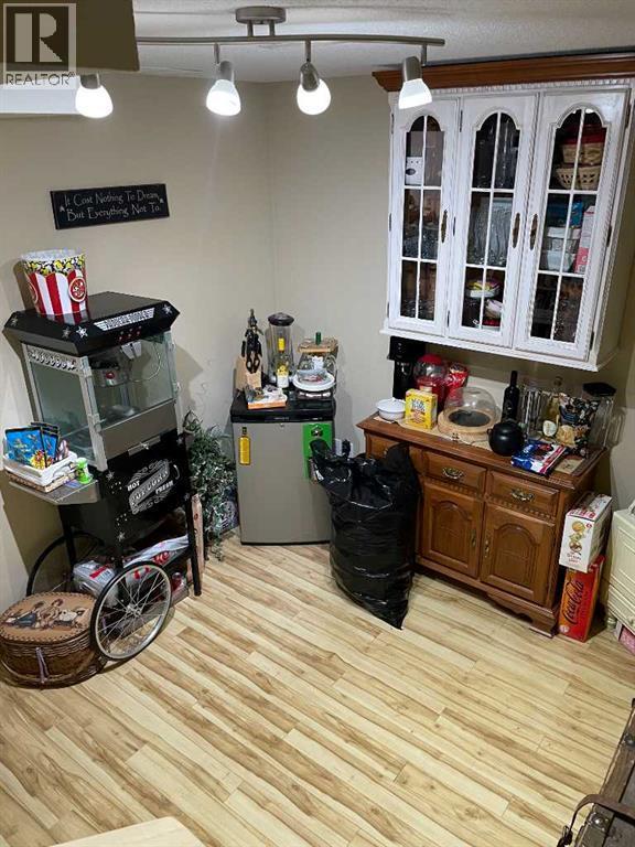 37 Terrace Green Ne, Medicine Hat, AB - Indoor Photo Showing Other Room