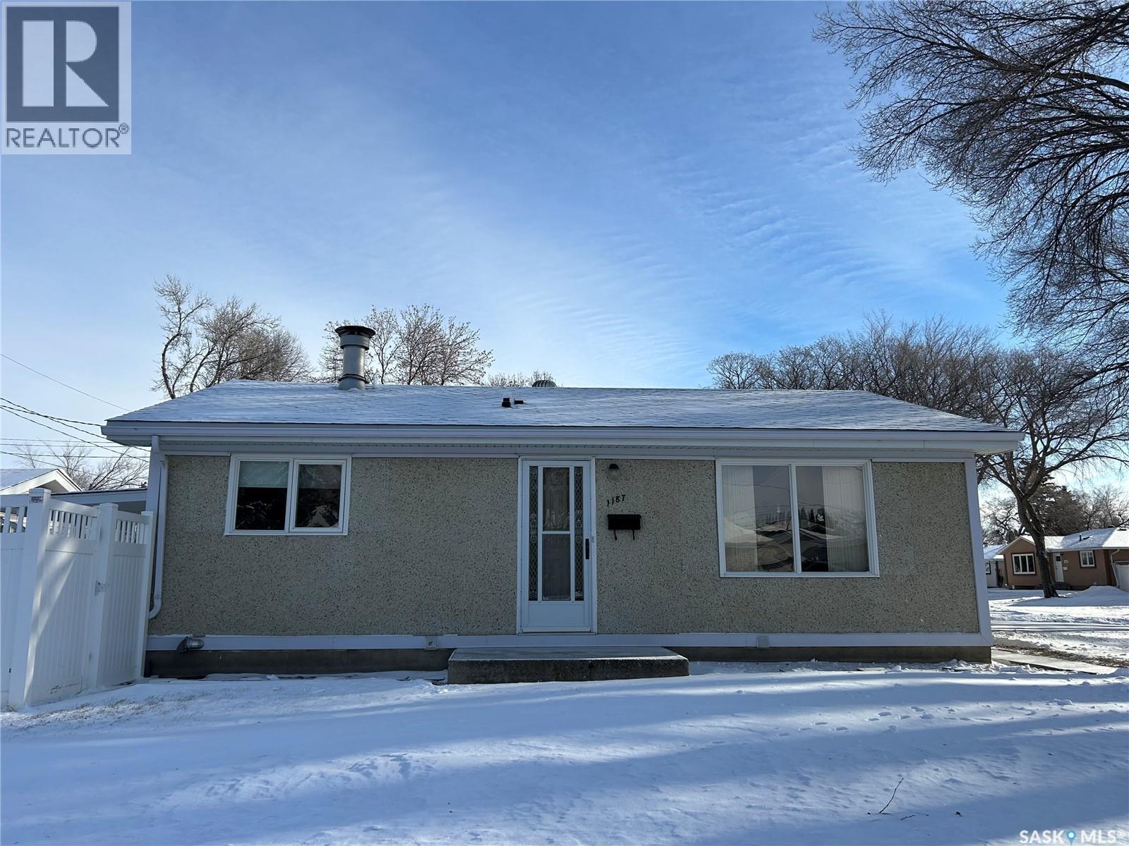 1187 Currie Crescent, Moose Jaw, SK - Outdoor