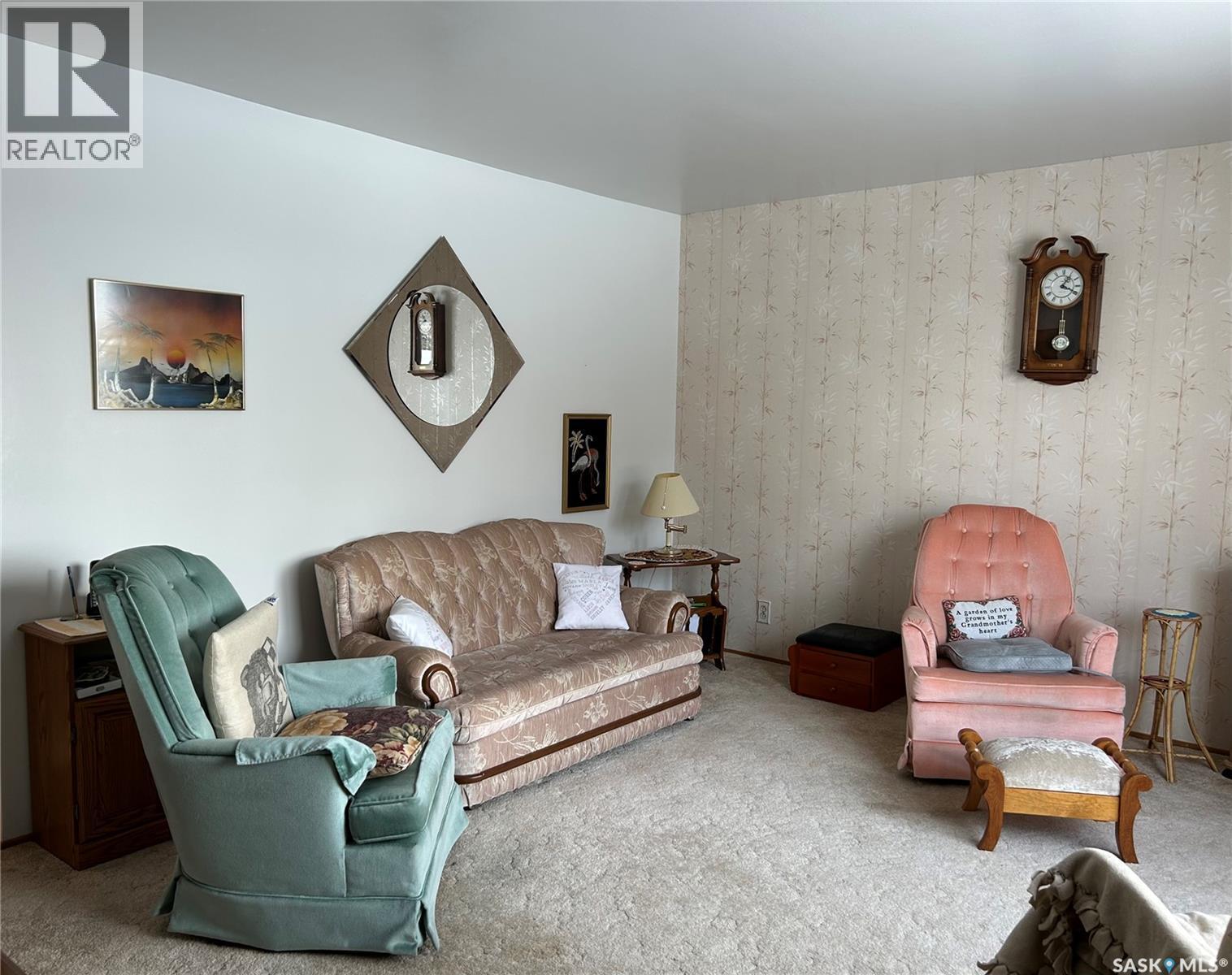 1187 Currie Crescent, Moose Jaw, SK - Indoor Photo Showing Living Room
