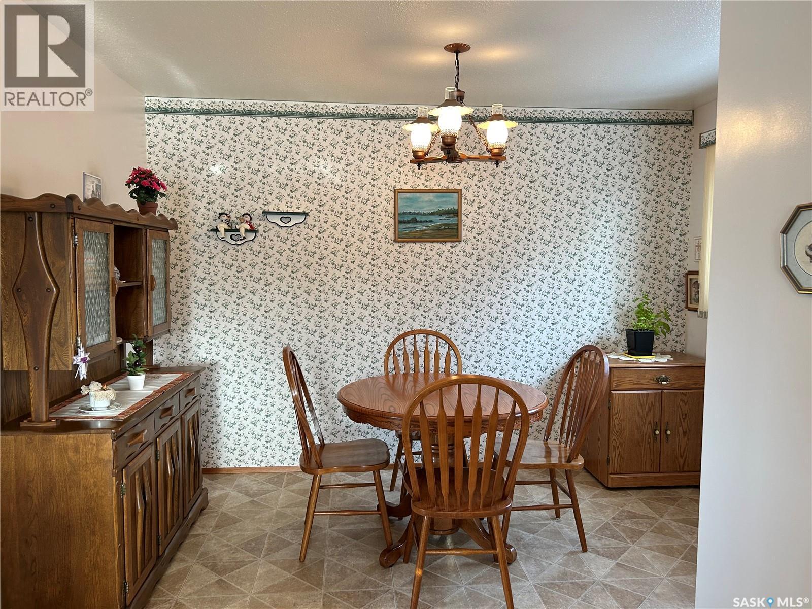 1187 Currie Crescent, Moose Jaw, SK - Indoor Photo Showing Dining Room