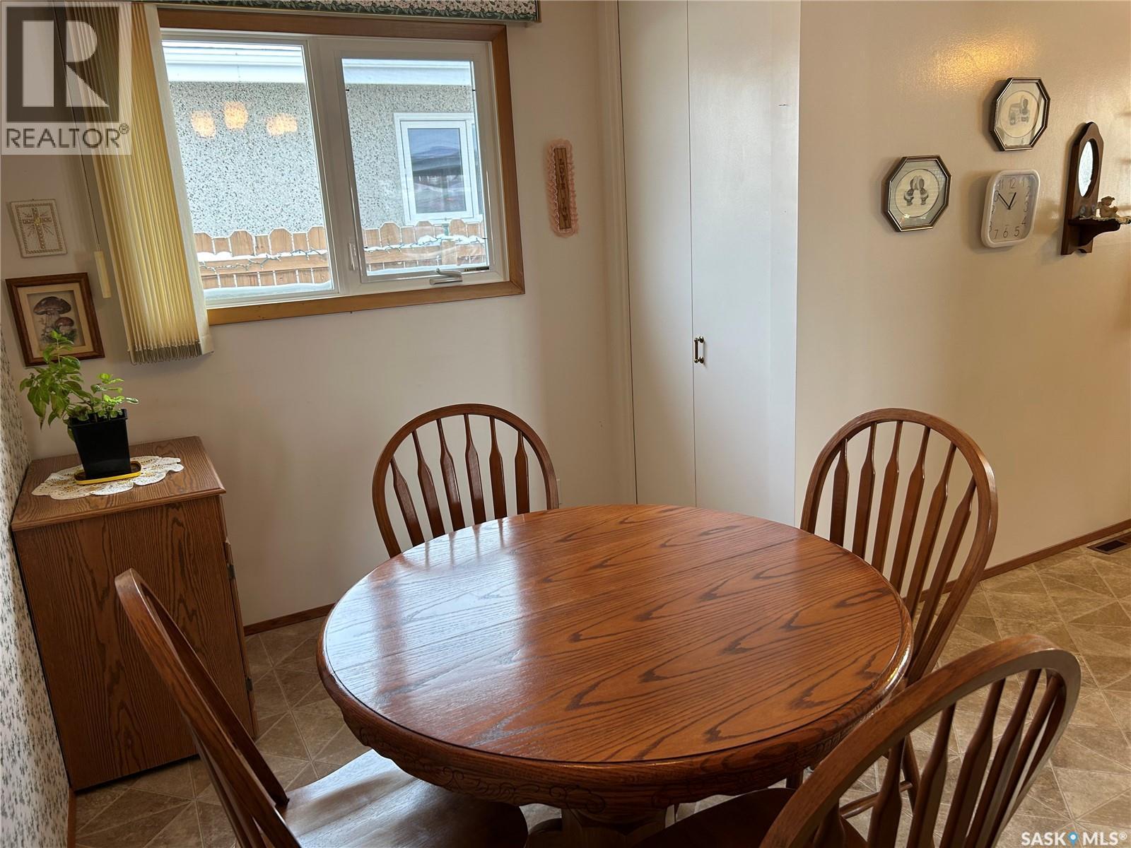 1187 Currie Crescent, Moose Jaw, SK - Indoor Photo Showing Dining Room