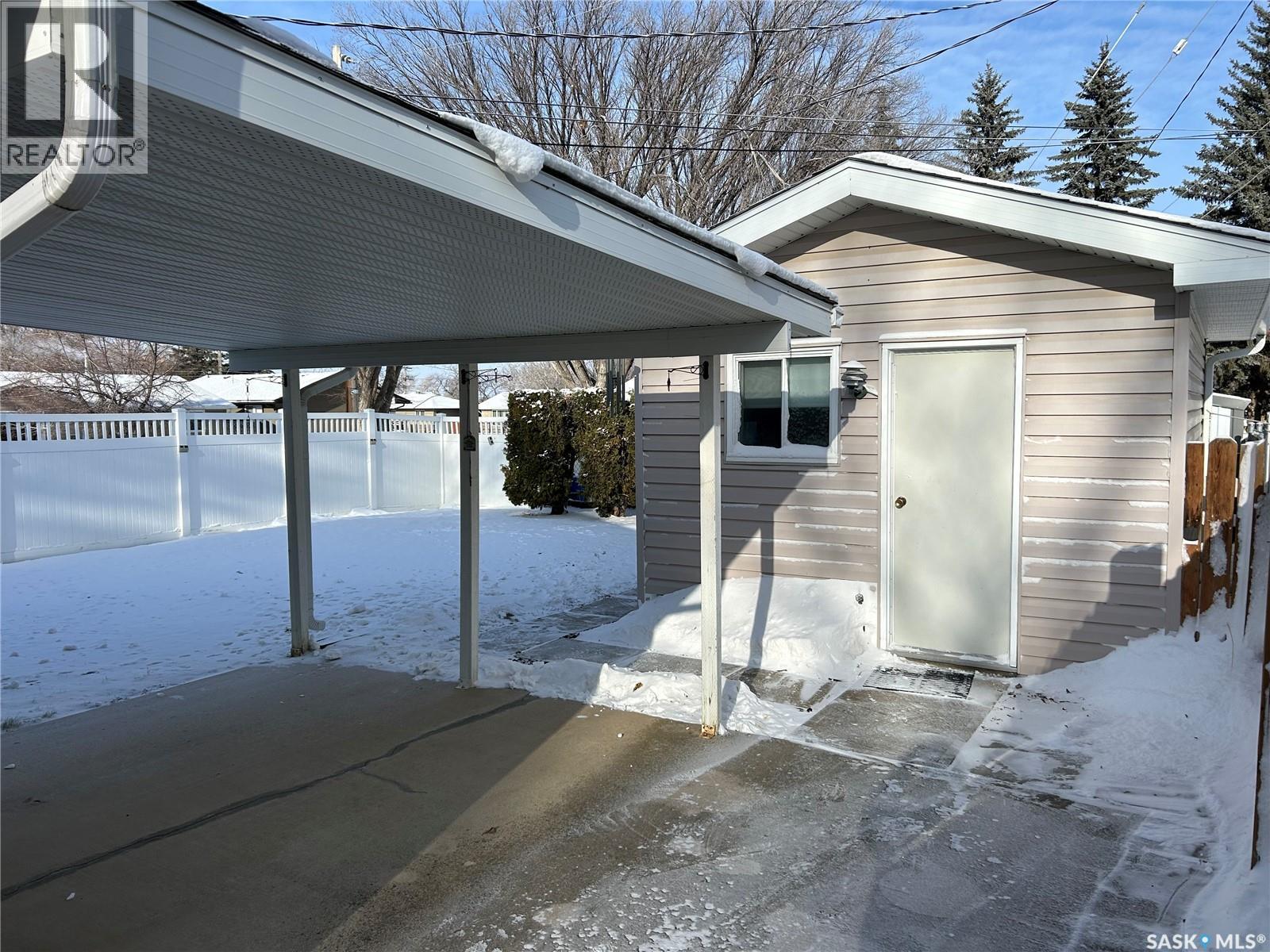 1187 Currie Crescent, Moose Jaw, SK - Outdoor