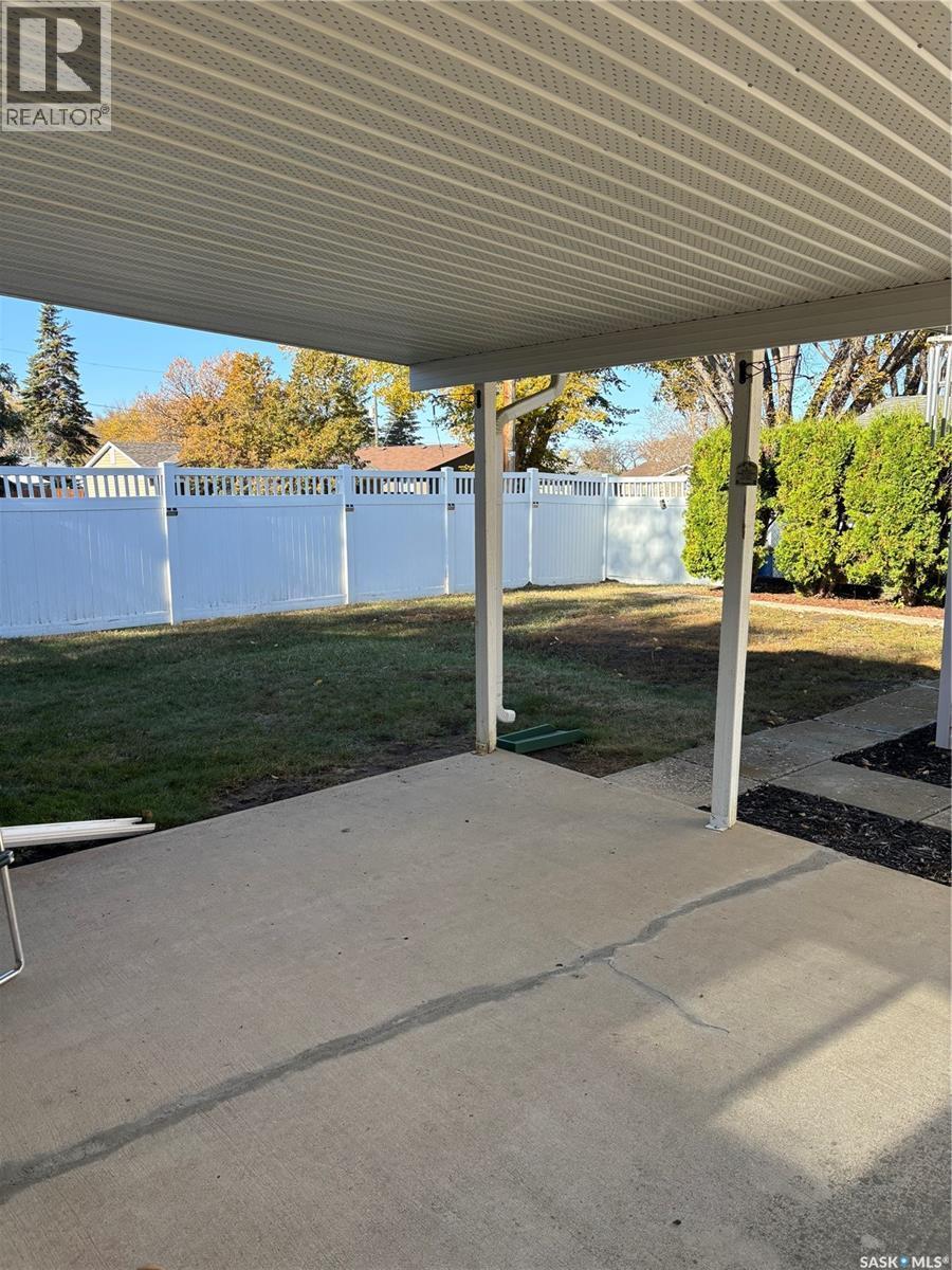 1187 Currie Crescent, Moose Jaw, SK - Outdoor