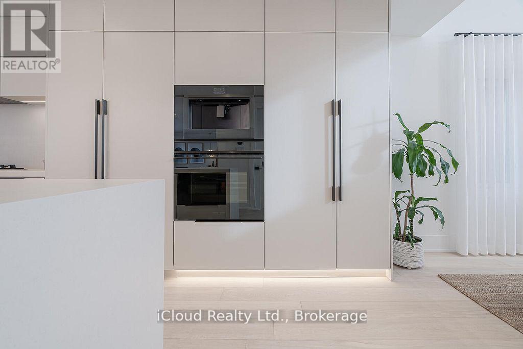 5389 Kindos Street, Burlington, ON - Indoor Photo Showing Kitchen